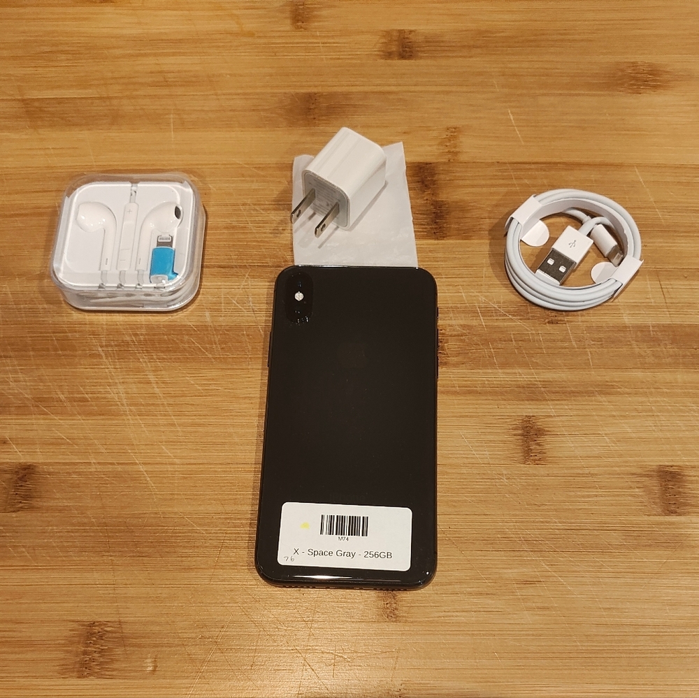 Unlocked 256 GB iPhone X - Picture 2 of 2